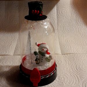 Snowman snow globe, Christmas latteren, white Christmas snow globe.